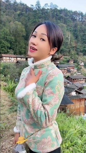 每天都是一个人送走落日，一个人等待星光。#农村姑娘你会嫌弃吗 #从小长大的地方 #记录我的农村生活 @苗家阿格好物分享 @苗家阿格