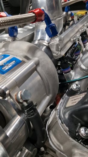 Noticed we were down a couple psi so carried out a smoke test to look for cracked manifold or split hoses. Didn't expect to see the actual charger leaking out the joint on the compressor Apparently some leakage is normal according to Rotrex but I'm sure it would be better if there wasn't any. 🤷‍♂️ Some chargers are fitted with seals. Not sure why there isn't in this one. Fix would be a nice set of ITBs.... or a big turbo. 👍😄 @rotrex_superchargers @uksuperchargerrepairs @ktech_performance @ctr