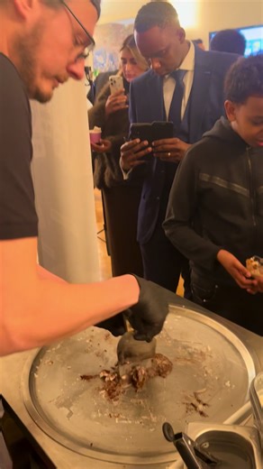 Making rolled Ice cream outside of our shop with a brand new mixture - Made completely plant based!! A fantastic day! #plantbasedtiktok #vegan #rolledicecream #dessert #event