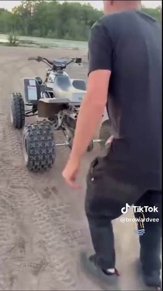 Yamaha Banshee Tire Kick Start and Holeshot in the Sand