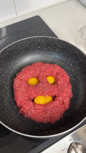 2.8M views · 3.9K reactions | Smiley Face Breakfast Danny shows an all in one pan way to make a delicious breakfast beef and potatos | Danny N’s Kitchen | Facebook