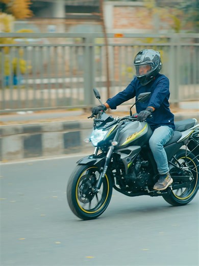 স্মার্ট সিদ্ধান্ত নিয়ে সবার চেয়ে এগিয়ে থাকুন। দেশজুড়ে ২ লাখ রাইডারের প্রতিদিনের আস্থার সঙ্গী Yamaha FZS V2. এর স্টাইল, পারফরম্যান্স আর নির্ভরযোগ্যতার দারুণ সমন্বয় আপনার প্রতিটি রাইডকে করবে আরও আত্মবিশ্বাসী। #ItsYamaha #RevsYourHeart #FZSV2