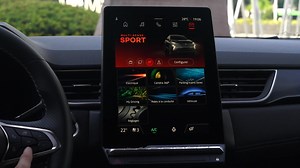 New Renault Captur E-Tech full hybrid 145 in Esprit Alpine Infotainment System