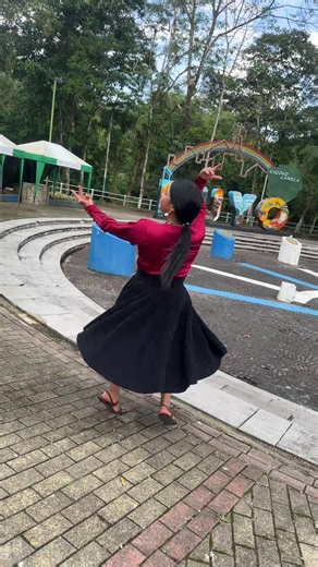 Aprende los pasos de baile con Euler Caicedo