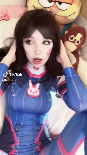 filmed with my feet 🥺🤓😈👹 #dvacosplay #dva #overwatch