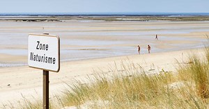 Les chiffres du naturisme en France: les jeunes sont-ils plus enclins à faire tomber le maillot?