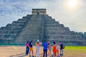 Chichen Itza Early Access Tour with Expert Guide & Buffet Lunch