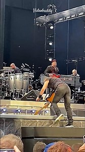 Bruce Spreengston Fall Down On Stage🔥