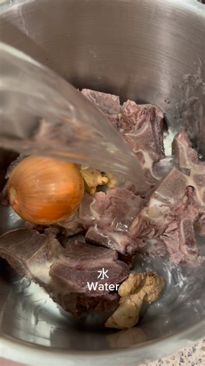 ディアン / 周 典 Dian on Instagram: "あたたか〜い北 #ていねいな暮らし #牛骨 #beef #bonebroth #beefbonebroth"