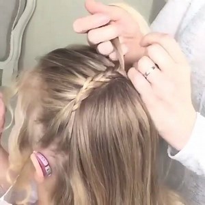 A Halo Braid tutorial I did on little Baylee. By: Sweethearts Hair Design | MetDaan