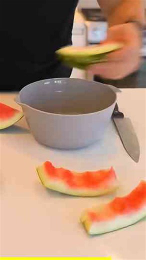 Bodybuilder vs Competitive Eater