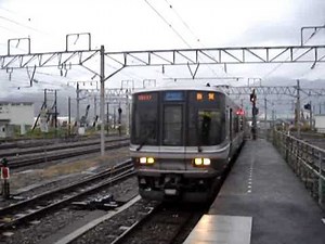 敦賀駅に到着する新快速