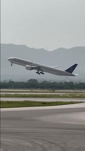 Airplane Takeoff🛫 from inside the cockpit - Full Experience#airplanevibes#airplane#takeoff#shorts