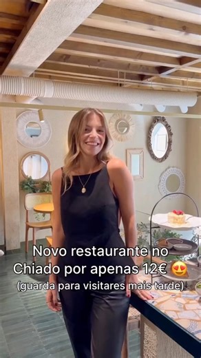 Viemos a um novo restaurante com vista rio por apenas 10€ 😍🤍 (Guarda para visitares mais tarde) Na zona do Cais do Sodré em Lisboa encontram o restaurante @bipolar.restaurant com uma decoração linda e preços acessíveis 😋 Têm várias opções de pratos a partir de 8/9€ e achamos que é uma ótima opção para brunch! A decoração é linda e conseguem reparar no “erro” no fim do vídeo? 😂 Já conheciam? Queremos muito saber o que acharam nos comentários 🥰 #lisboa #restaurante #portugal #fyp #explorar #b