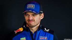 "Ik praat niet tot hij weg is": Max Verstappen zorgt voor opschudding in perszaal door Britse journalist weg te sturen | Sporza