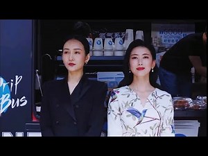 情敌过招，招招致命！如果你是男人，会选风情万种的栗娜还是洒脱干练的蓝红呢？就喜欢栗娜这种性格，看不惯就怼！性感温柔刀最致命！