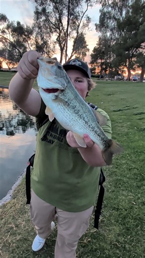 awesome large mouth release in an urban Arizona pond #fishing #catchandrelease