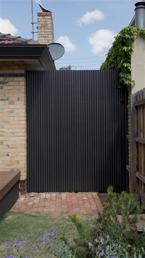 Quick & easy shed reclad with Ekodeck Castellated Panels in Carbon 🪚🔨 Available at your local @bunnings @bunningsnz | Ekodeck