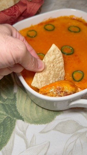 Easy Baked Cream Cheese Salsa Dip! 😍🌮🧀 #recipe #recipes #creamcheese #salsa #cheddarcheese | Foody Fetish