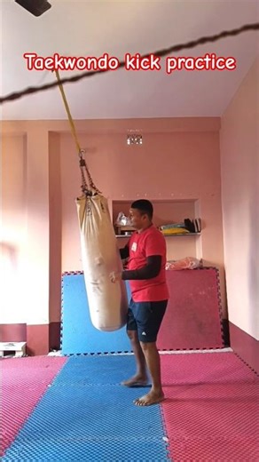 Taekwondo kick practice 💪. #trending #motivation #viral #taekwondo #self difence