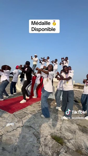 Médaille d'Or Disponible: Découvrez le Clip en Exclusivité