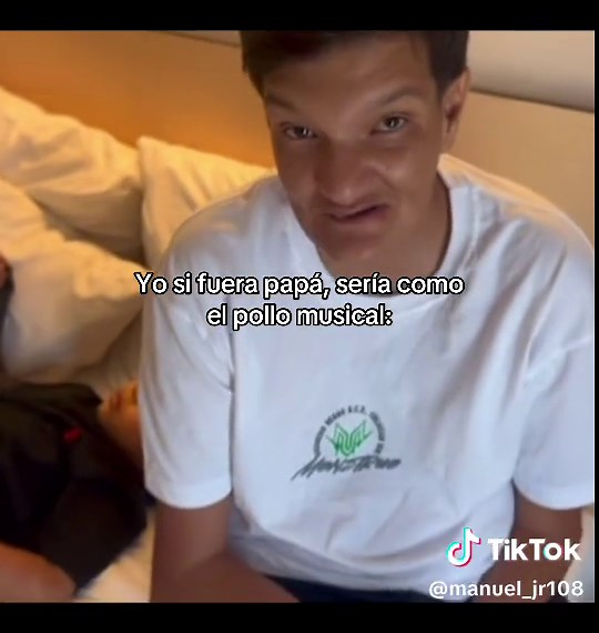 El Pollo Musical y Baldomero: Diversión Asegurada