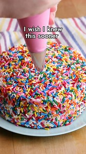 Genius cake frosting hack! 🎂 #cakehacks #bakinghacks #foodhacks | Hello, Yummy