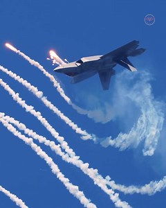 432K views · 16K reactions | Breathtaking F-22 Raptor Flight Footage ❤ | US Military News | Facebook