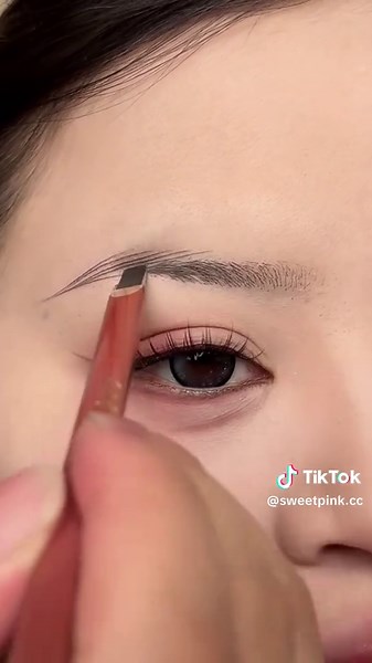 Eyebrows tutorial for beginners! #Makeup #makeuptutorial #tiktokmademebuyit #eyemakeup #eyebrowtutorial