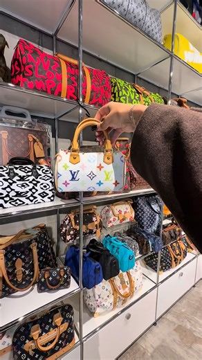 TAYLOR GRAY on Instagram: "time goes by so slow in Tokyo.. I love it. I’ll do a million things and it’s only noon 😂🍵🛍️🛒 #tokyo #tokyovlog #thefrontroomtokyo"