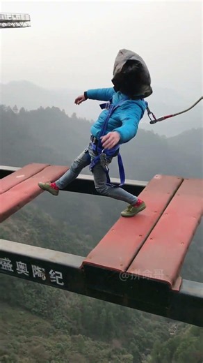 Second thoughts overwhelmed me the instant I jumped+:Asmr Bungee Jumping