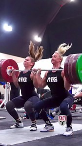 2.6M views · 212K reactions | Две девушки поднимают над головой...