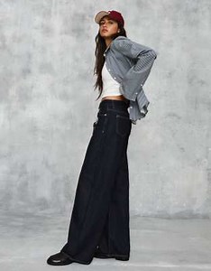 Bershka Petite low-rise wide-leg jeans in blue | ASOS