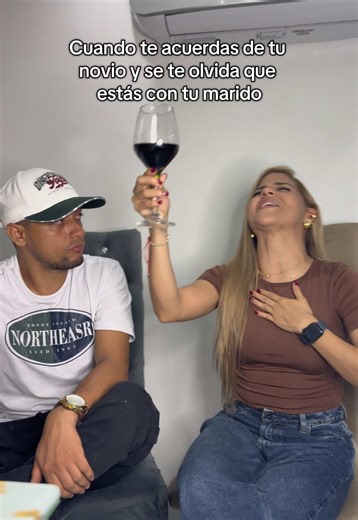 Risas y Enredos: Olvidando al Marido por el Novio