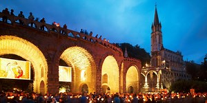 De fakkelprocessie | Toeristische dienst van Lourdes