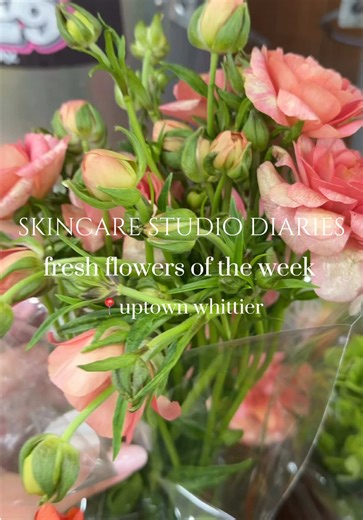 something about having fresh flowers in my skincare studio 🧺🌷🦢 📍skin studio in uptown whittier 💌 send me a DM for the booking link ☁️ or book & shop online at evermintesthetics.com custom facial treatments designed to help your akin skin unwind, nourish, & restore ☁️🕯️🫧 dermaplane | nano infusion | liquid microneedling | Epicutis Circadia Anfisak skincare #whittierskincare #whittierfacial #luxuryfacial #whittierdermaplane #luxuryskincare