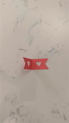 Let’s turn store bought cupcakes into a cute treat worthy of a Valentine’s Day party! I made these DIY cupcake toppers with my Cricut and nontoxic glue from Beacon. #cricut #ValentinesDayCrafts #cupcakedecorating | Weekend Craft