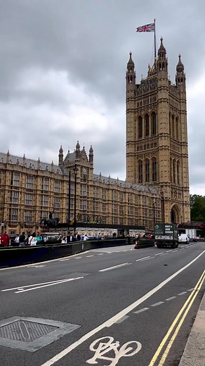 33K views · 2.1K reactions | #london | London UK times | Facebook