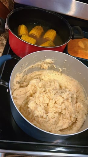 Last Sunday dinner of 2025 🥰🥰🥰 #porkchops #meatloaf #mashedpotatoes #sweetpeas #cornonthecob #cornbread #ldytkay🦋 #ltkstudios🦋 #ltkreacts🦋 #thavibeisme🦋 | Tomira LadyTkay Mckinney