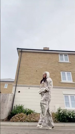Back that ass up 💁‍♀️🔥 #laurenhalil #dance #dancer #dancechallenge #motivation