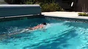 Piscine : nage à contre courant