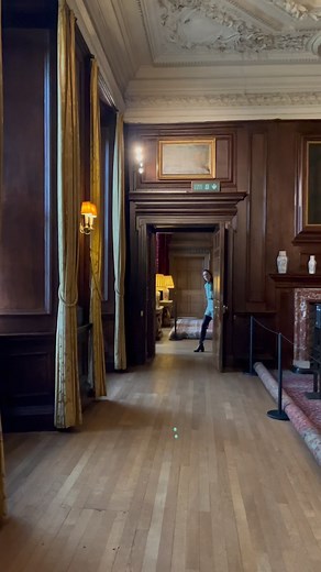 176K views · 10K reactions | So much amazing history in Edinburgh! . . . @historicroyalpalaces #history #edinburgh | Alice Loxton | Facebook