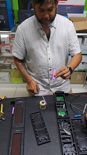 8.3K views · 85 reactions | In deze video gaat u zien hoe zo een solar powered beam word gefixed. Solar powered beams functioneren soms niet optimaal. Meest voorkomede probleem. En meestal zijn het de litium battries die defect raken. Als u geen ervaren electronicus bent aub dit niet proberen. | N.V. Profession Electronics & Security Systems | Facebook