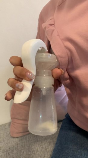 ¡Mamás, la talla correcta del extractor de leche es CLAVE para una lactancia sin dolor y efectiva 💕! Aquí van algunos consejos profesionales para encontrar tu talla ideal. 👶💡 Recuerda, la talla adecuada garantiza la comodidad y la extracción eficiente de la leche materna. ¡Nada es más importante que tu bienestar y el de tu bebé! ‌ 👩🏻‍⚕️Obst. Fiorella GuzmánConsultora Internacional en Lactancia Materna y #mamácomotú#maternidad #lactancia #lactanciamaterna #lactanciamaternaexclusiva #lechemat