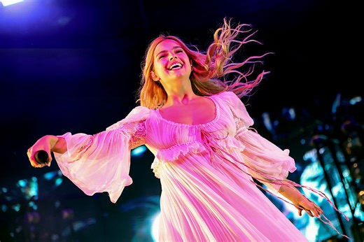 Addison Rae Live Debuts 3 Tunes in Dublin Tour Kick Off