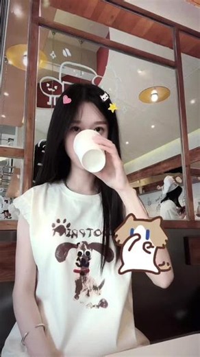 有什么难闻的嘛？！ 喜欢这个小猫的表情包~😘#捂嘴小猫 #捂鼻子舞 #散味舞 #手势舞