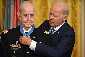 Vietnam Helicopter Pilot Capt. Larry Taylor Awarded Medal of Honor for Daring Night-Time Rescue