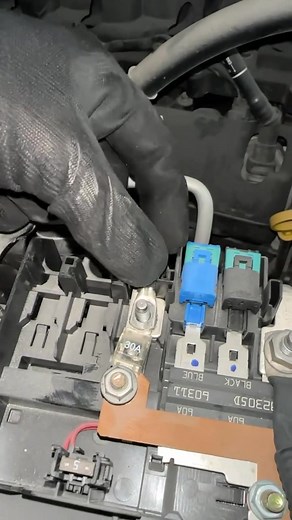 4K views · 13 reactions | How To install A 80 Amp Fuse✅️ #mechanic #cars #usareels #fblifestyle | Pasand Auto Electrician | Facebook