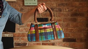 2.8K views · 22 reactions | They Carry Cake Kit!   Leave it up to Dawn Butler of Dinkydoodle Designs to come up with a kit that makes Gravity defying cakes easy enough for anyone!! 勞 Shop here - https://bit.ly/3mWFQ9o #evilcakegenius #carrycakekit #dinkydoodle #cake #purse #decoratingtools | Evil Cake Genius | Facebook