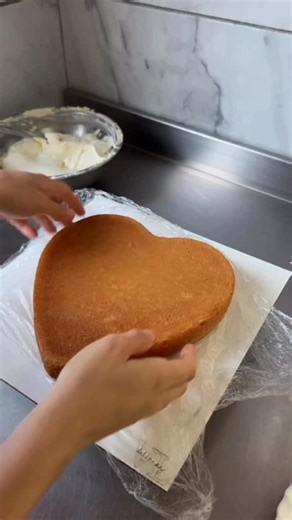 HISTORIA DE UN PEDIDO FALLIDO😱 ¿Ustedes que hubiesen hecho en ese momento? Los leemos😅 #pasteleria #mesadulce #tortas #tortapersonalizada #parati #heartcake | Delicias Vl